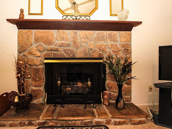 4th image of 3208 Buckingham Dr