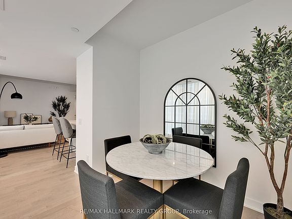 3rd image of 340 Queen St #1406