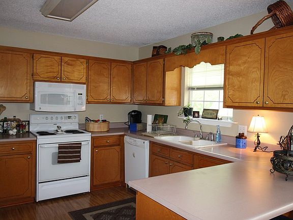 4th image of 132 Plum Dr