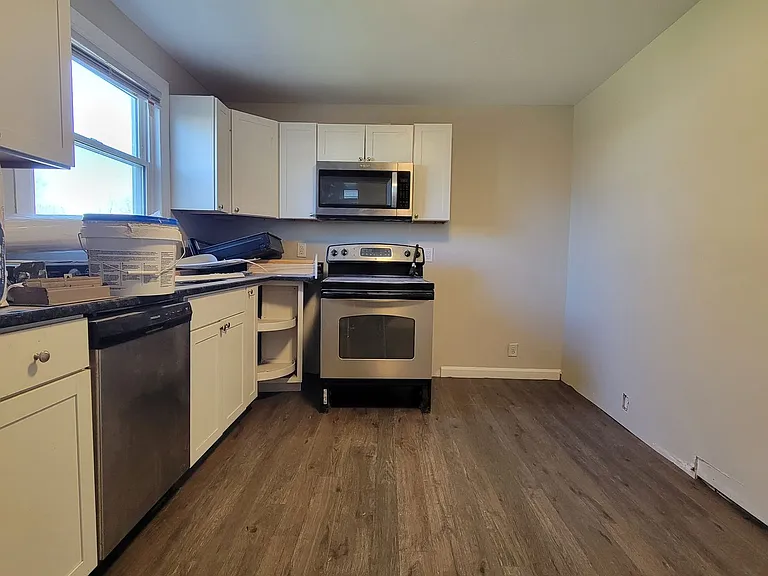 1709 Everett St — Photo 9