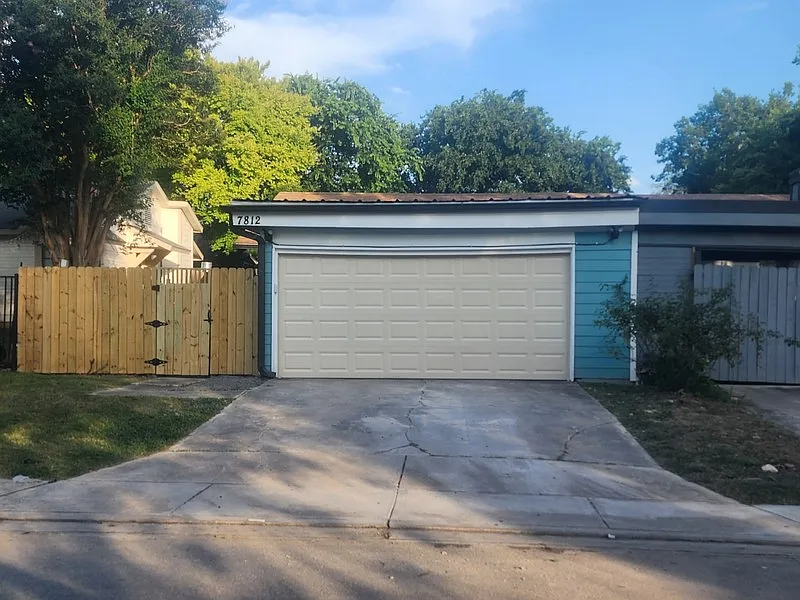 7812 Broadwick