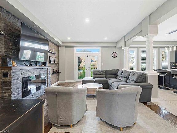 4th image of 212 Chartwell Cir