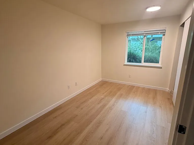 Madrona Court — Photo 27