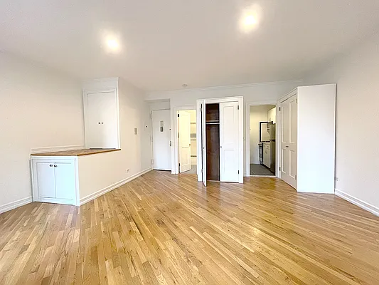Rented by Compass | media 10