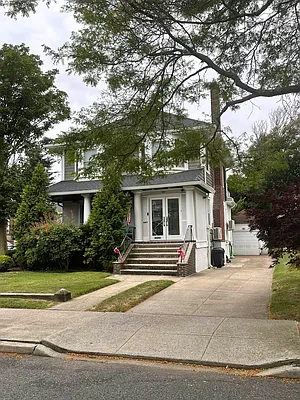 Sold by Robin Shapiro, LREB | media 1