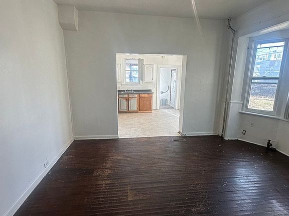 4th image of 650 W King St APT 1
