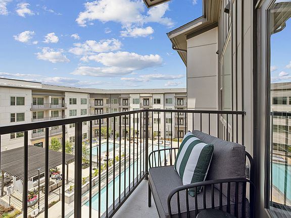 2nd image of 1402 Carrollton Pkwy #5624951