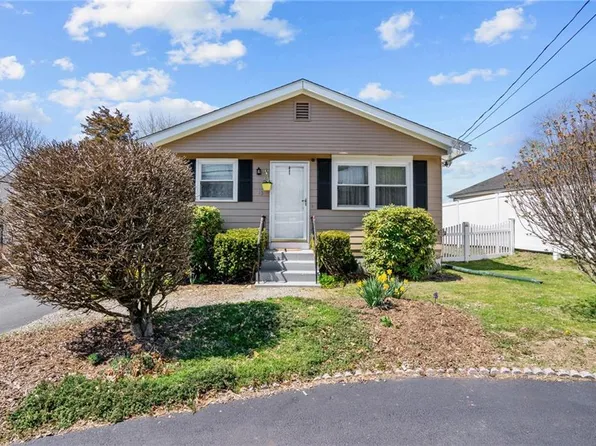 13 Hattie Ave, Smithfield, RI 02828