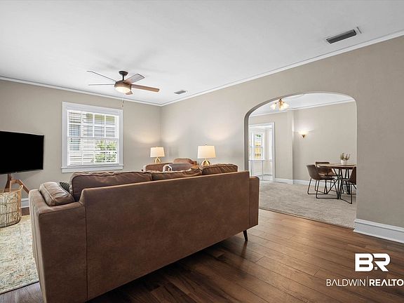 2nd image of 122 Florence Pl