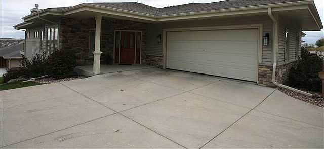 1st image of 1511 Blue Grass Dr