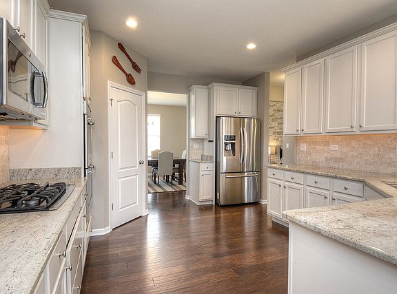 4th image of 1280 Deer Pointe Dr