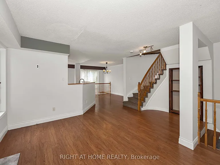 1 Kincardine Dr — Photo 9