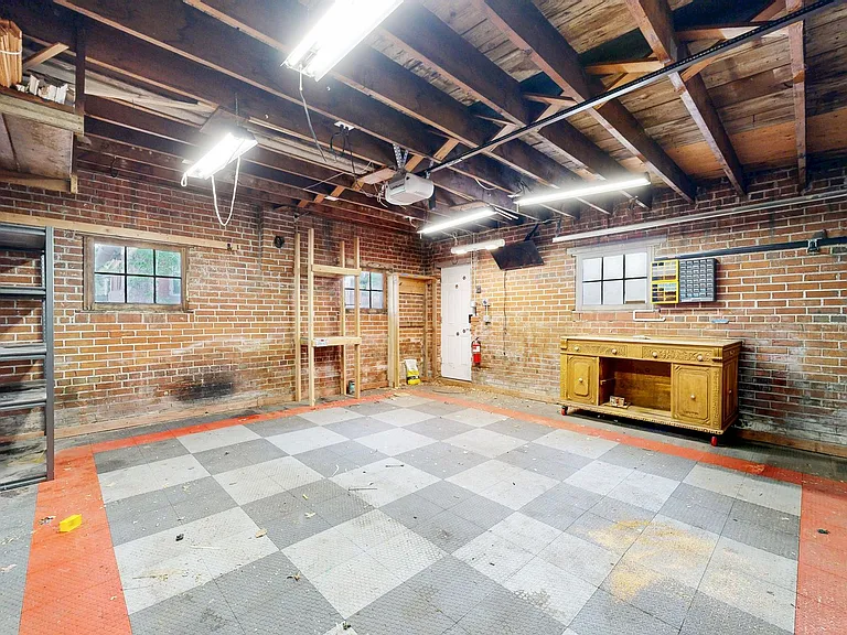 685 S Grant St — Photo 34