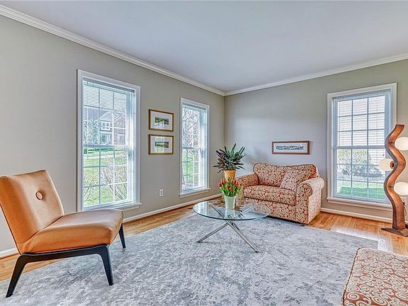 4th image of 35 Hedge Wood Ln