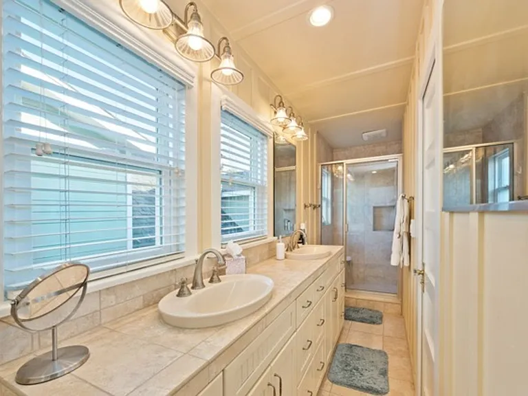 1128 E Balboa Blvd — Photo 35