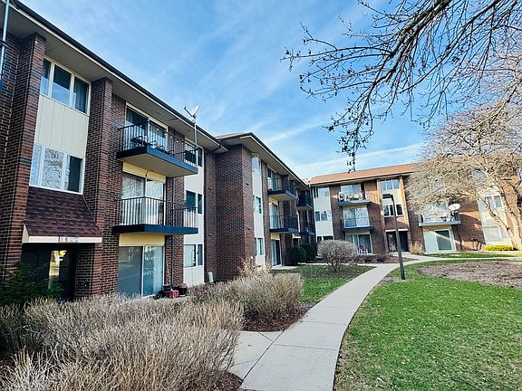 2nd image of 5S070 Pebblewood Ln APT F11