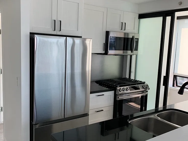 1003 Burnaby St #1404 — Photo 13
