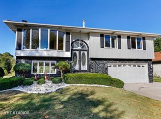 4466 Normandy Dr, Lisle, IL 60532