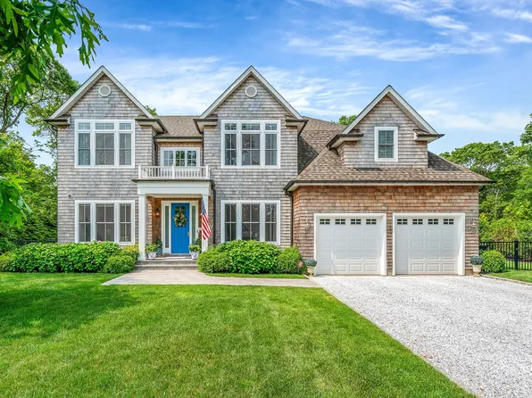 21 Rady Ln, East Quogue, NY 11942