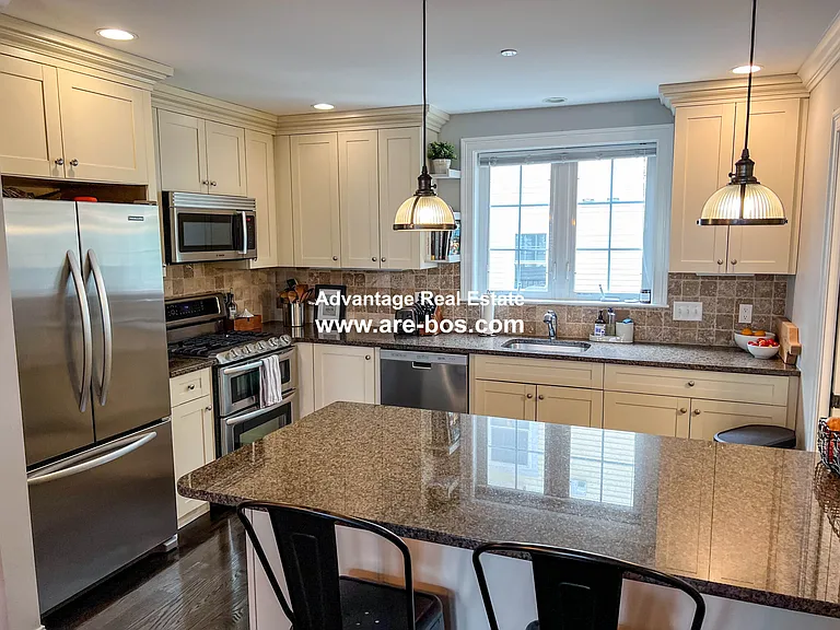 77 Dresser St — Photo 14