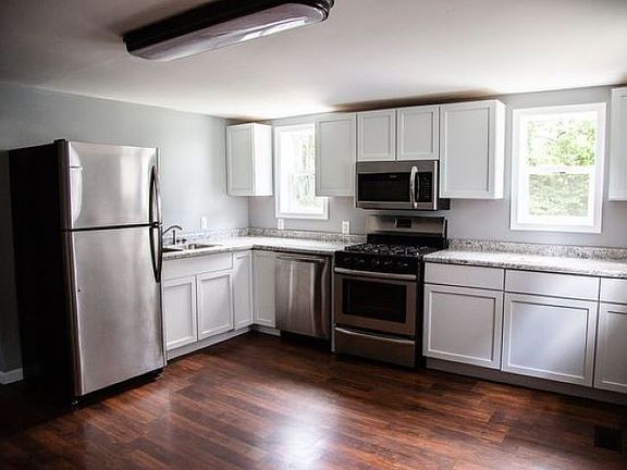 3rd image of 920 W Temperance St