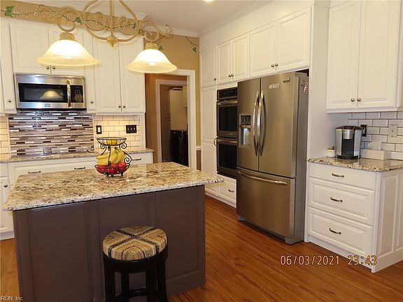 3rd image of 709 Sarasota Arch