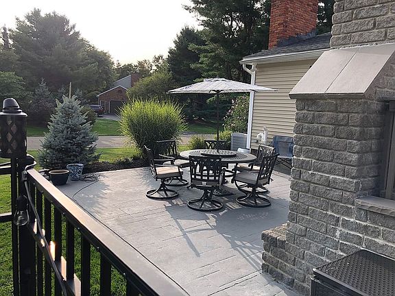 4th image of 19 Pinewood Dr