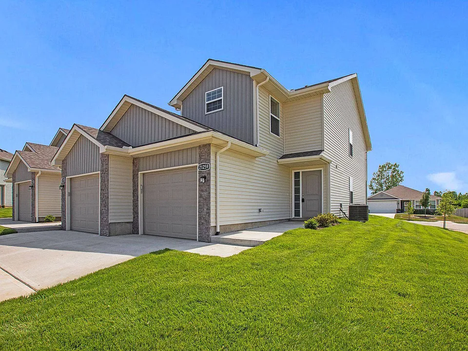 Oak Woods Townhomes