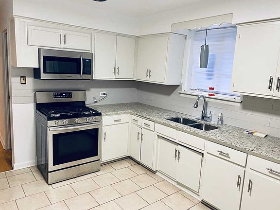 3rd image of 125 W 141st St