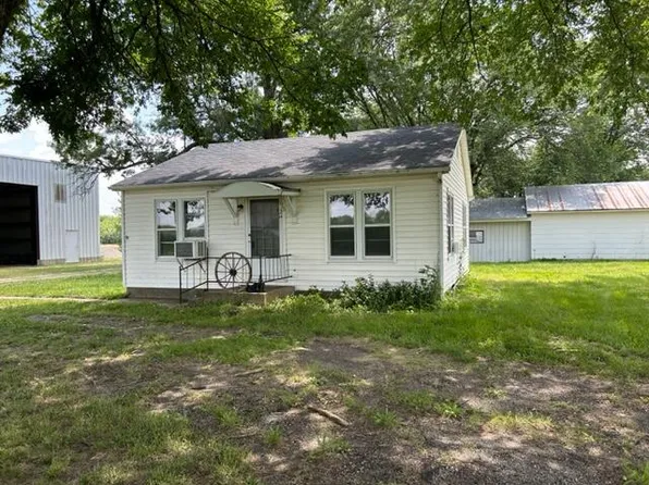 17145 135th Rd, Erie, KS 66733