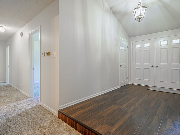 5th image of 8877 Whirlaway Dr
