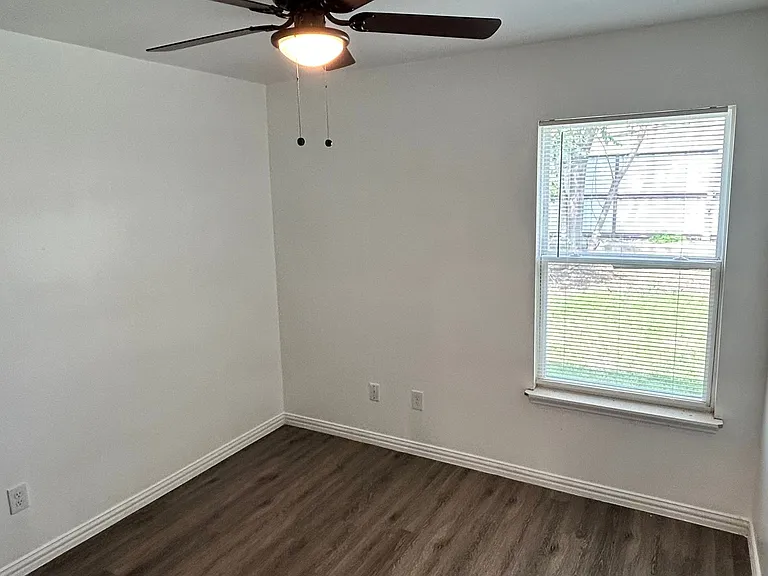 1103 Attas Ave #B — Photo 5