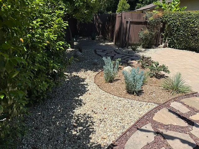 1523 N Grand Oaks Ave — Photo 14