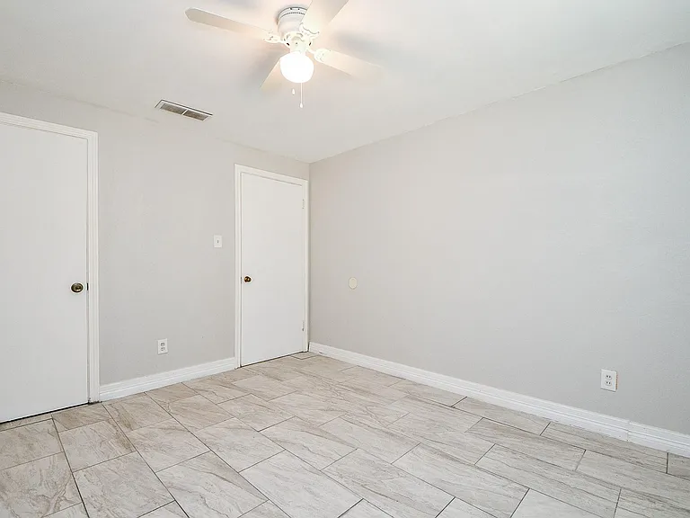 5811 Greencraig Dr — Photo 16