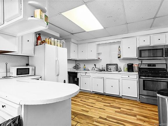 4th image of 3126 Fairfield Ave