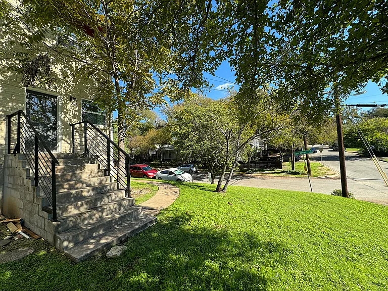 3300 Tom Green St #1 — Photo 23
