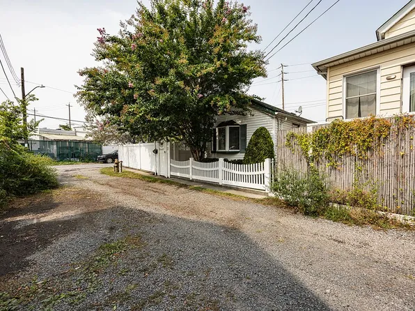 355 Dormans Ct #D, Far Rockaway, NY 11693