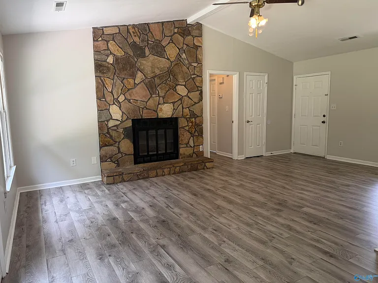 1027 Riverchase Rd SE — Photo 3
