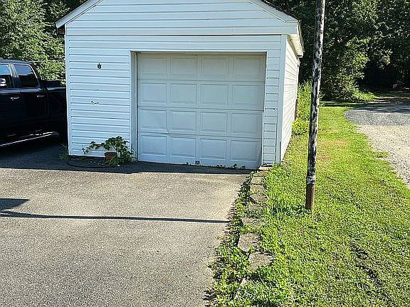 Detached garage 