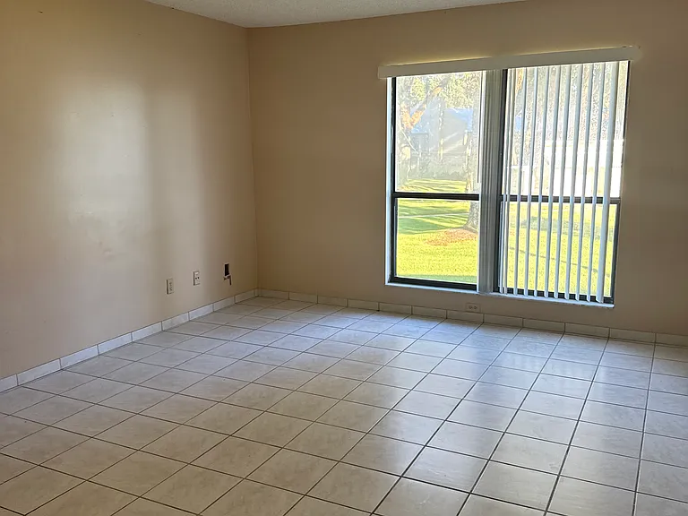 132 Hiawatha Ct E — Photo 12