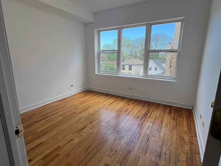 6303 N Rockwell St #3 — Photo 6