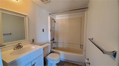 4th image of 318 E Main St #202