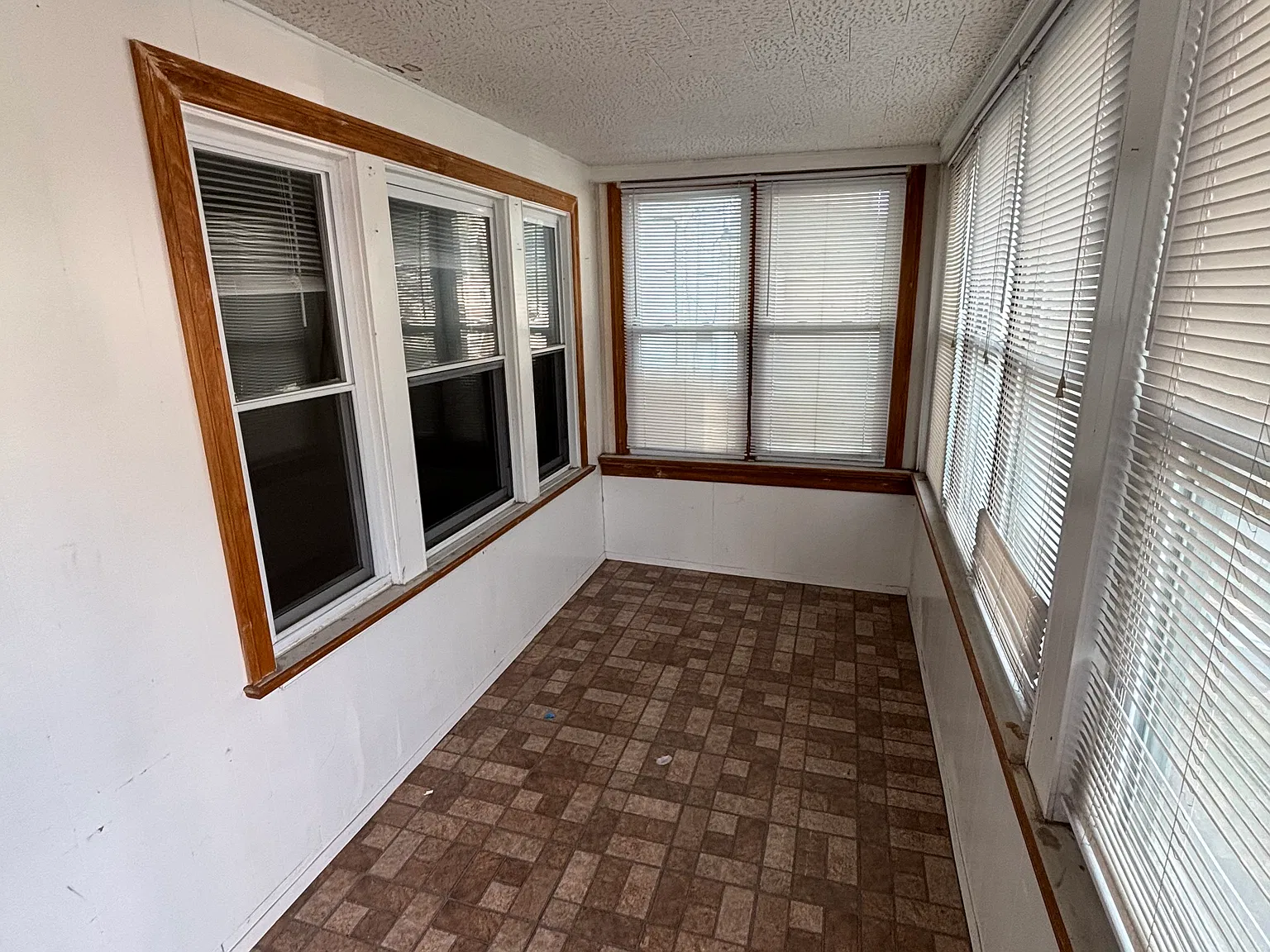 4 bed, $4,000 — Photo 2