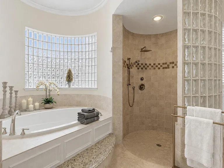 3315 Riviera Dr — Photo 23