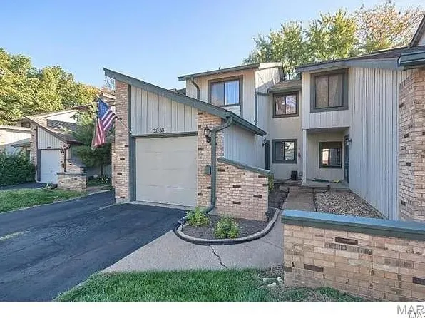 2038 Silent Spring Dr, Maryland Heights, MO 63043