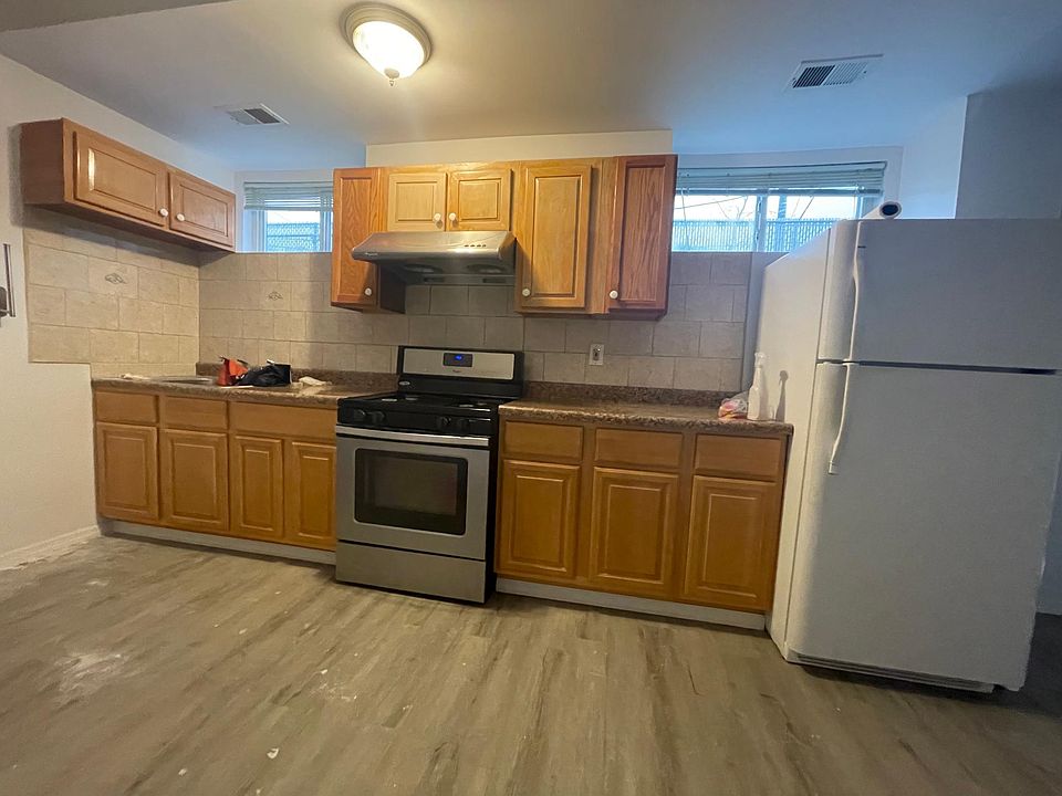 1st image of 242 Queen St #1