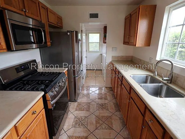 3570 S B St — Photo 1
