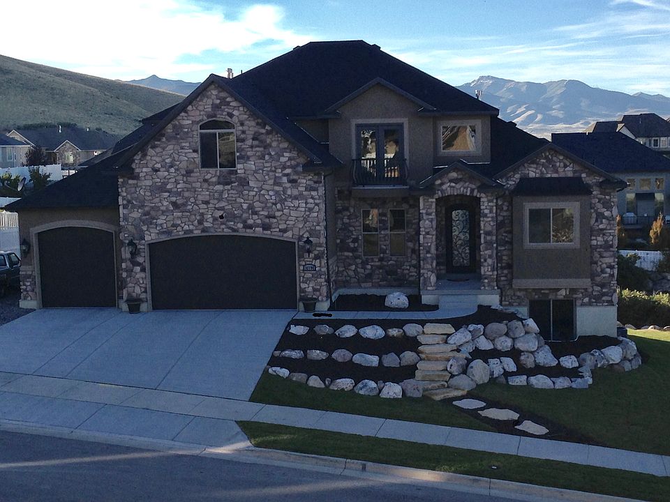 Custom 2 story 4 car garage