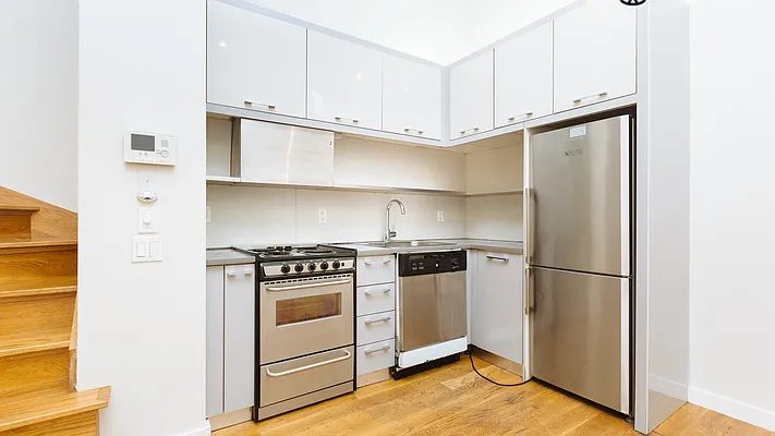 Rented by Nooklyn NYC LLC | media 25