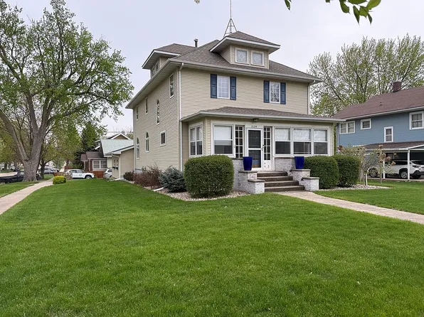 229 Geneseo St, Storm Lake, IA 50588